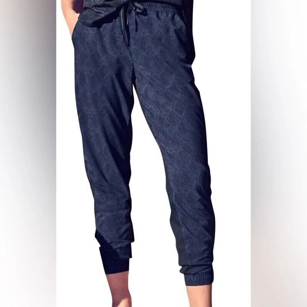Athleta Brooklyn snake print jogger size 6